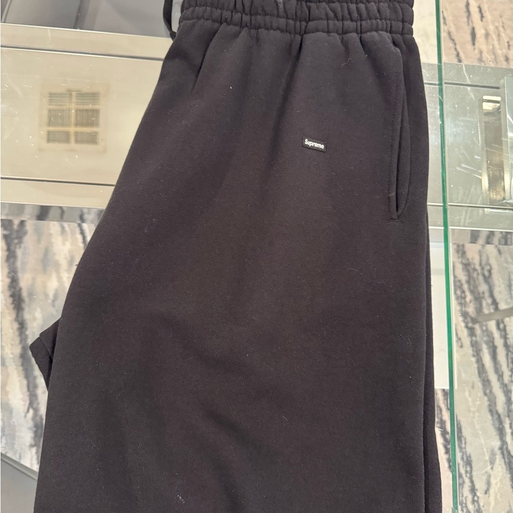 Men’s supreme sweatpants shorts size XL